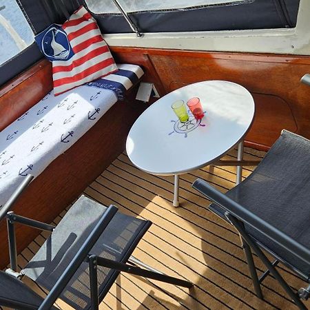 Boat Allemansfreon - Kamperen Op Het Water - Niet Om Mee Te Varen - Read Host Profile-Lees Hostprofiel Jutrijp Exteriör bild