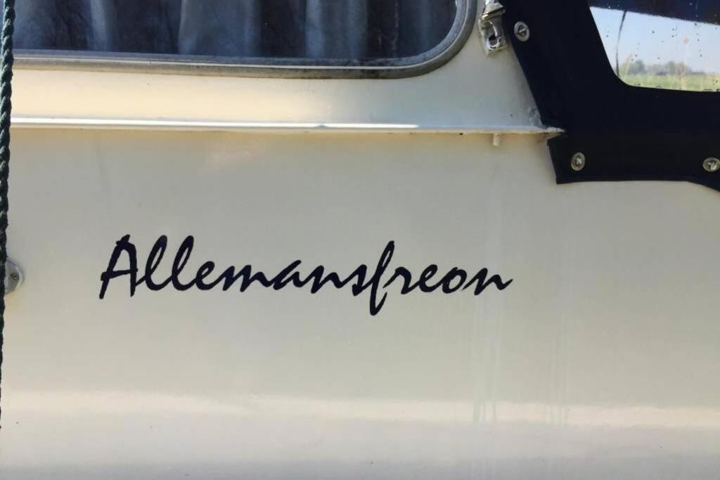 Boat Allemansfreon - Kamperen Op Het Water - Niet Om Mee Te Varen - Read Host Profile-Lees Hostprofiel Jutrijp Exteriör bild