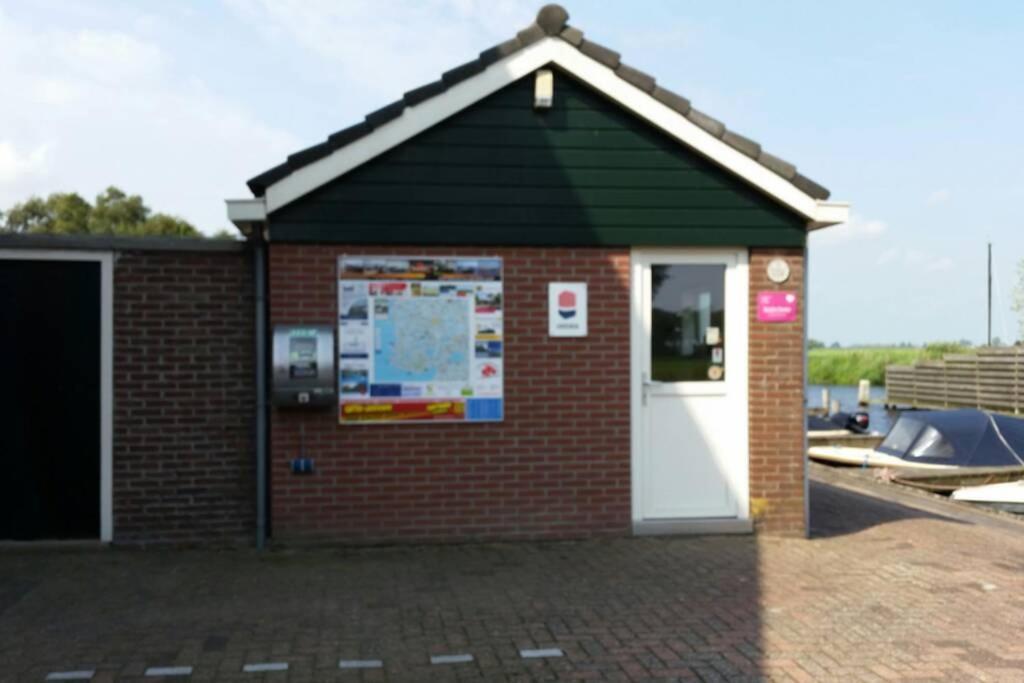 Boat Allemansfreon - Kamperen Op Het Water - Niet Om Mee Te Varen - Read Host Profile-Lees Hostprofiel Jutrijp Exteriör bild