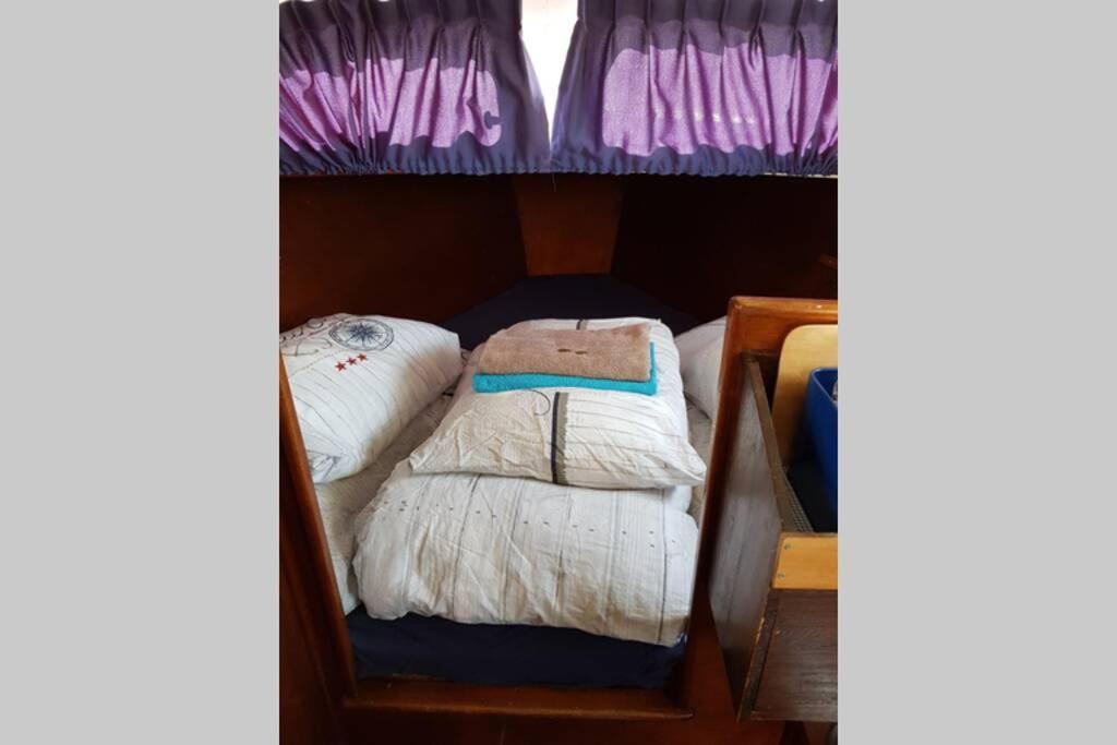Boat Allemansfreon - Kamperen Op Het Water - Niet Om Mee Te Varen - Read Host Profile-Lees Hostprofiel Jutrijp Exteriör bild