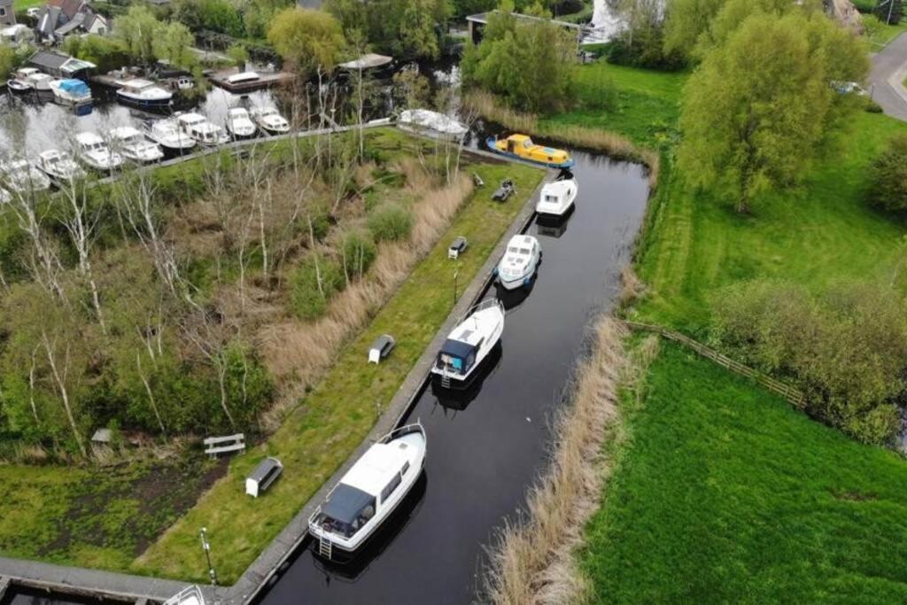 Boat Allemansfreon - Kamperen Op Het Water - Niet Om Mee Te Varen - Read Host Profile-Lees Hostprofiel Jutrijp Exteriör bild
