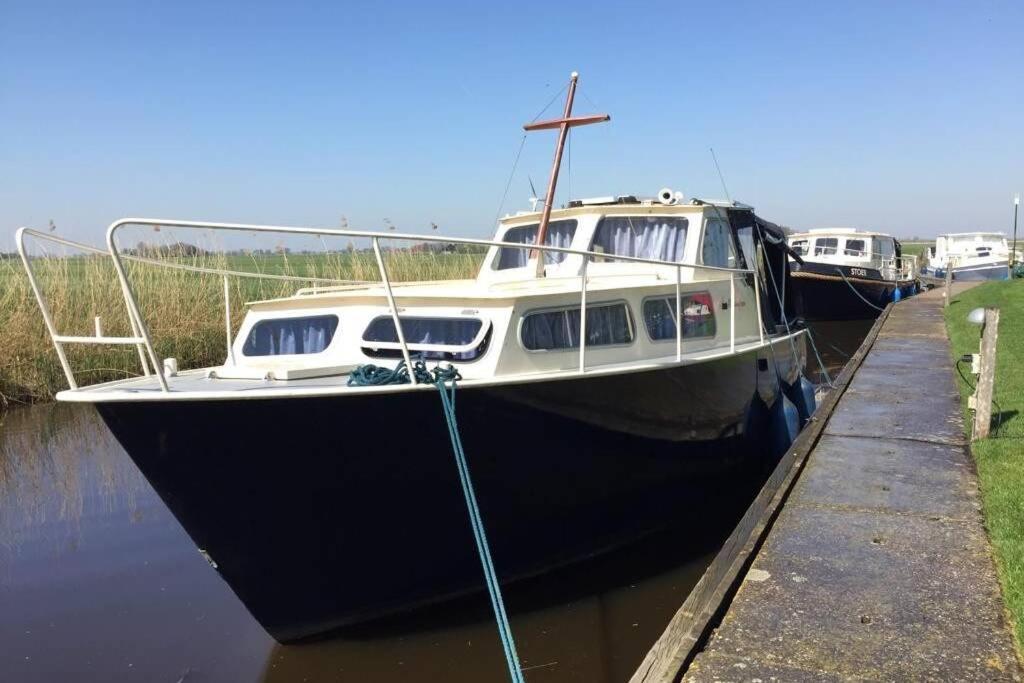Boat Allemansfreon - Kamperen Op Het Water - Niet Om Mee Te Varen - Read Host Profile-Lees Hostprofiel Jutrijp Exteriör bild