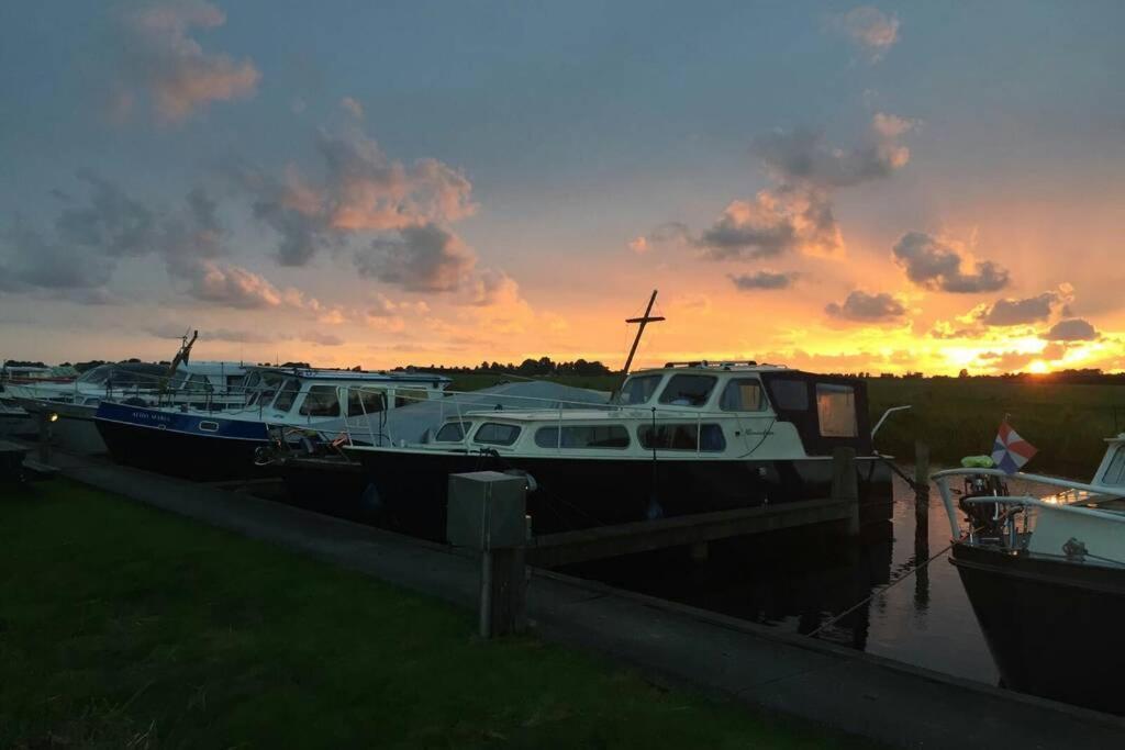 Boat Allemansfreon - Kamperen Op Het Water - Niet Om Mee Te Varen - Read Host Profile-Lees Hostprofiel Jutrijp Exteriör bild