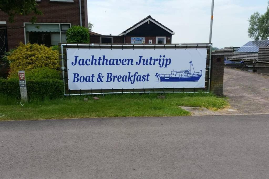 Boat Allemansfreon - Kamperen Op Het Water - Niet Om Mee Te Varen - Read Host Profile-Lees Hostprofiel Jutrijp Exteriör bild
