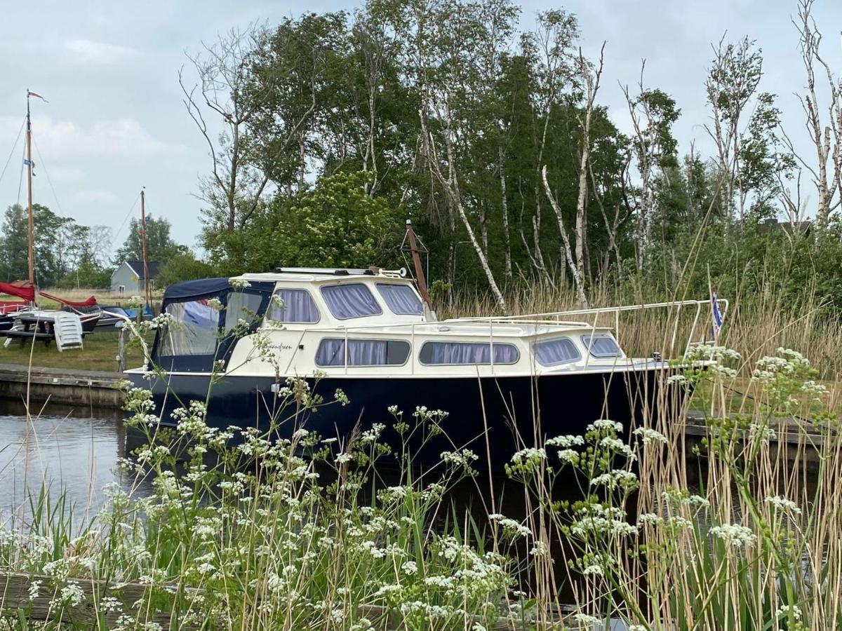 Boat Allemansfreon - Kamperen Op Het Water - Niet Om Mee Te Varen - Read Host Profile-Lees Hostprofiel Jutrijp Exteriör bild