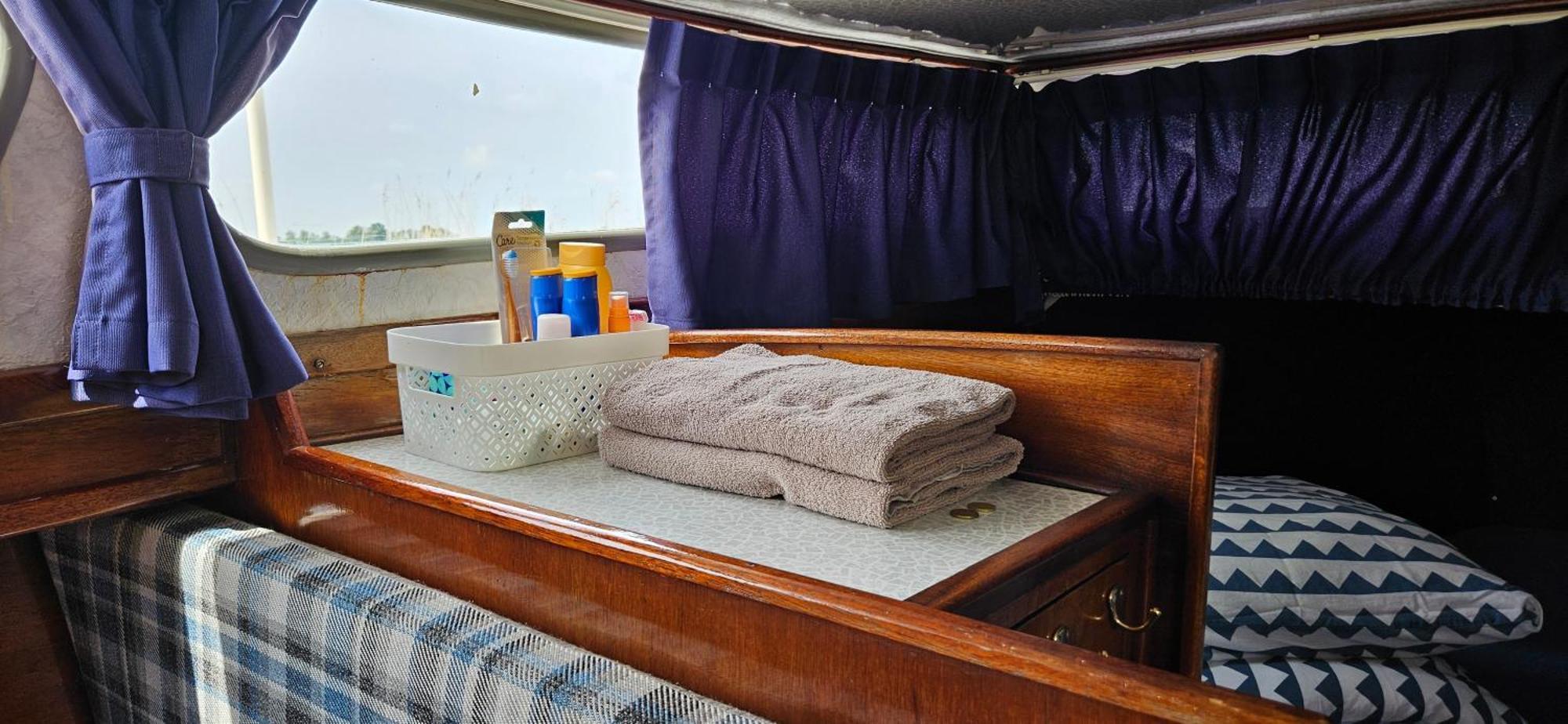 Boat Allemansfreon - Kamperen Op Het Water - Niet Om Mee Te Varen - Read Host Profile-Lees Hostprofiel Jutrijp Exteriör bild